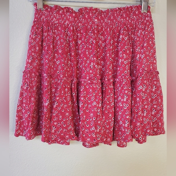 Princess Polly Red Ruffle Floral Mini Skirt. Womens size 6 - Picture 1 of 6